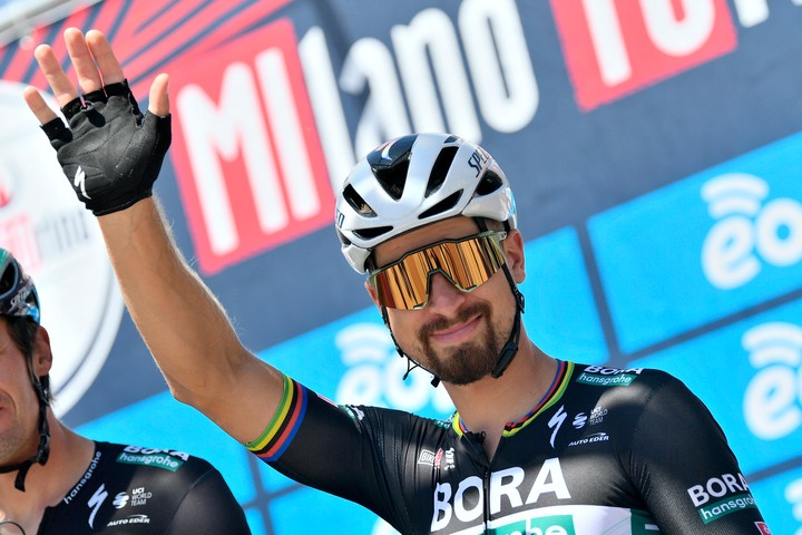 Sagan zapríčinil hromadný pád na pretekoch Miláno - Turín